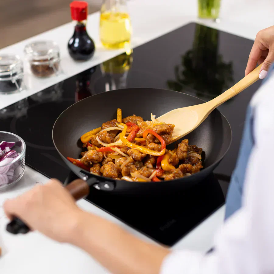 Choosing the Right Cookware: Why Carbon Steel Woks Stand Out