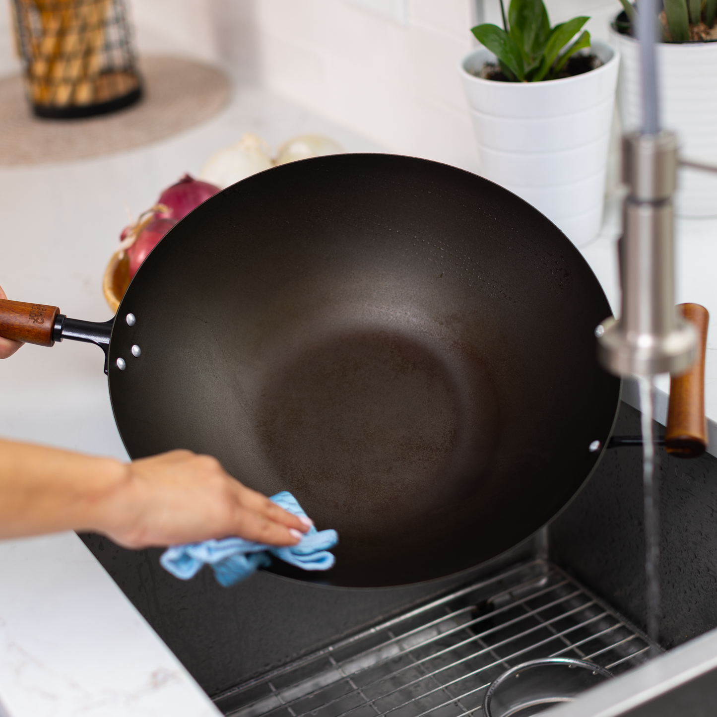 Classic Series 14-Inch Carbon Steel Preseasoned Wok