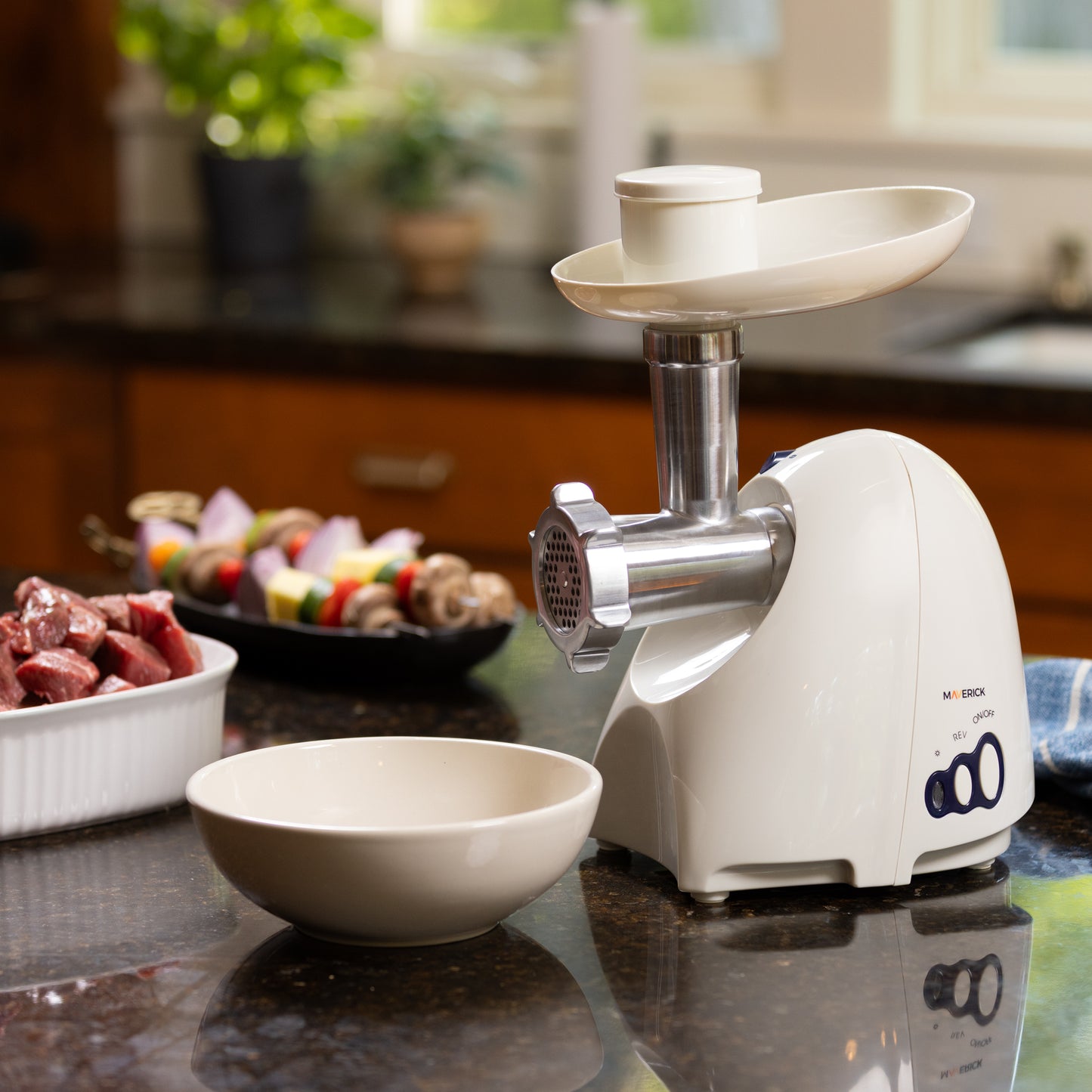 Deluxe 575 Watt Meat Grinder