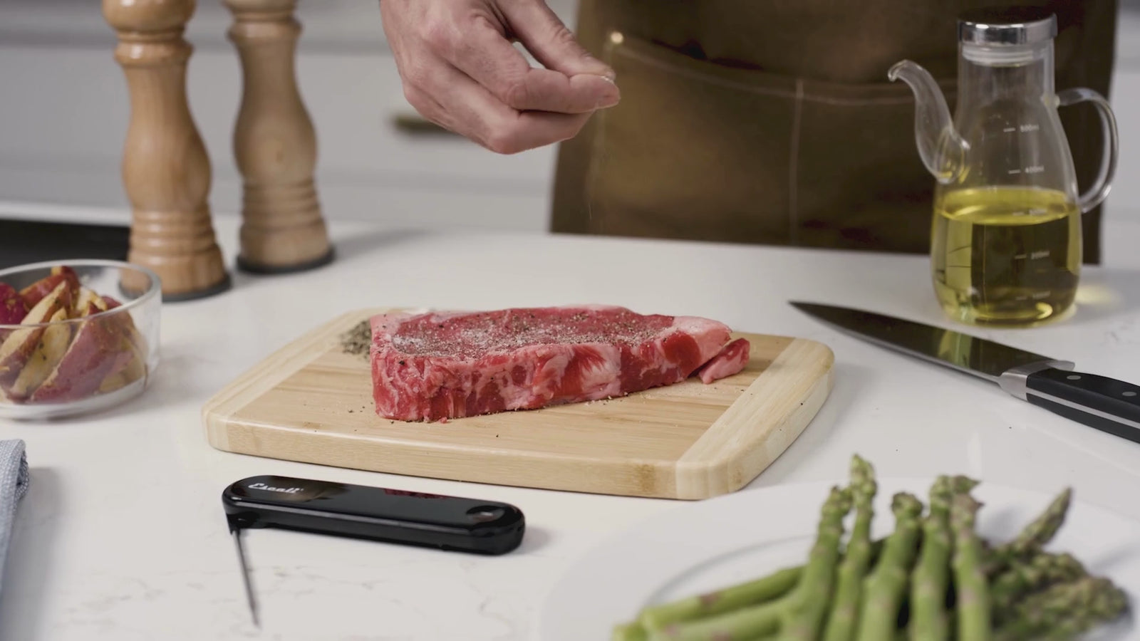 Video showcasing the Kitchen Supply our brand products and how they can be used. Products like thermometers, fruit and salad bowls, woks, coffee dripper, pizza cutters.